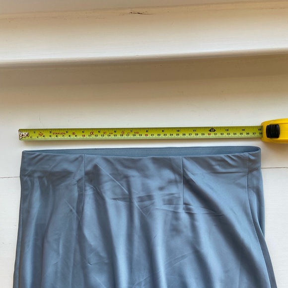 Modern citizen sweater/silk skirt - Picture 6 of 6